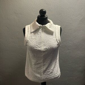 Harlowe & Graham sleeveless cardigan with zipper with a leafy pattern